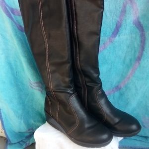 Size 7 Black Softspot Boots